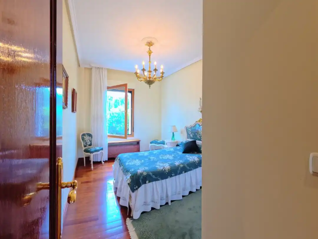 Habitación de Casa o chalet en venta en Leioa con Calefacción, Jardín privado y Parquet