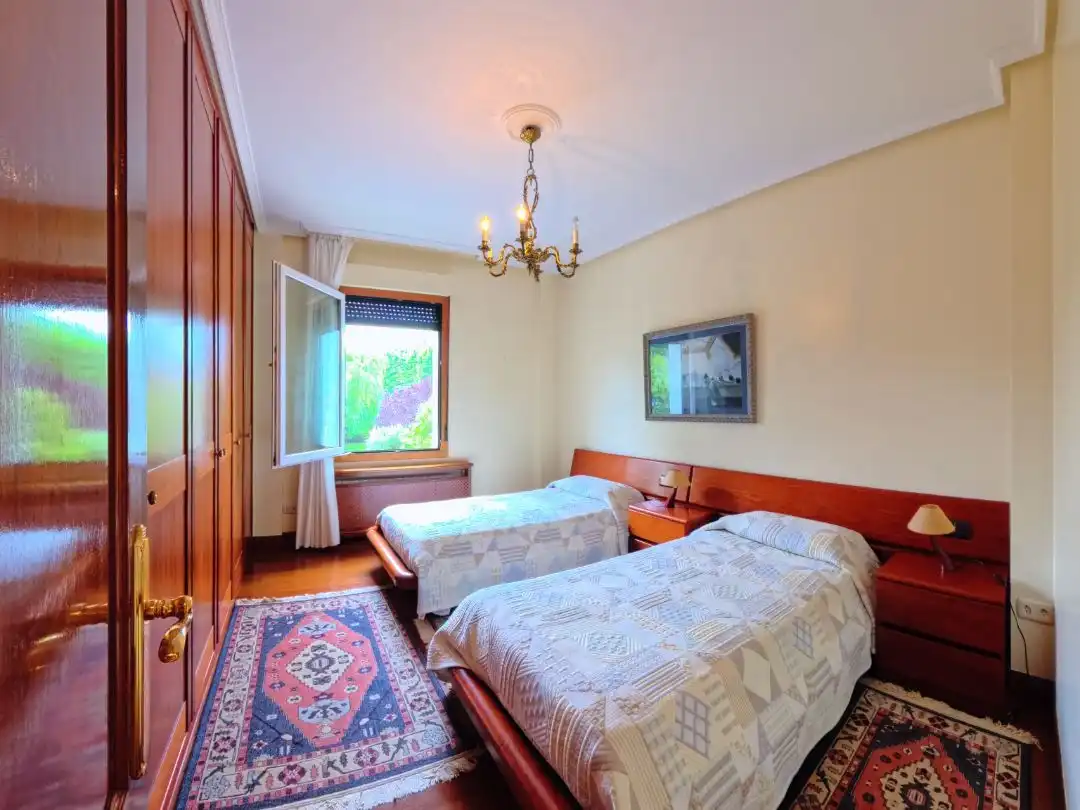Habitación de Casa o chalet en venta en Leioa con Calefacción, Jardín privado y Parquet