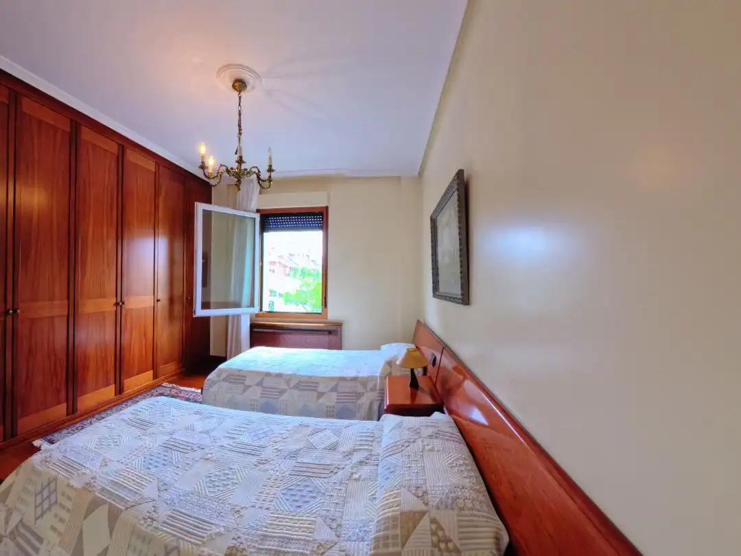 Habitación de Casa o chalet en venta en Leioa con Calefacción, Jardín privado y Parquet