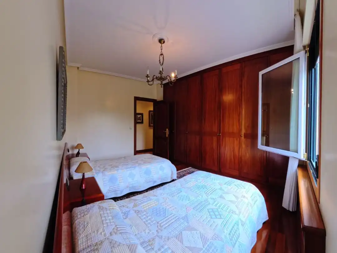 Habitación de Casa o chalet en venta en Leioa con Calefacción, Jardín privado y Parquet