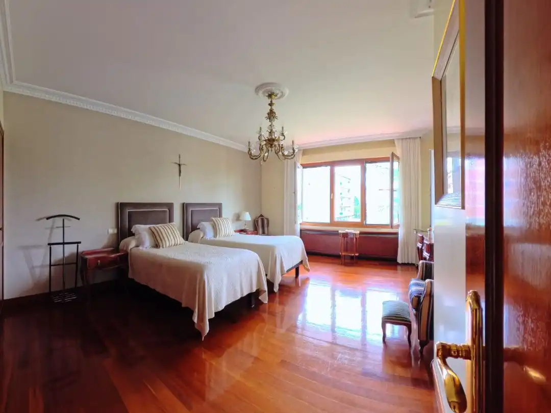 Habitación de Casa o chalet en venta en Leioa con Calefacción, Jardín privado y Parquet