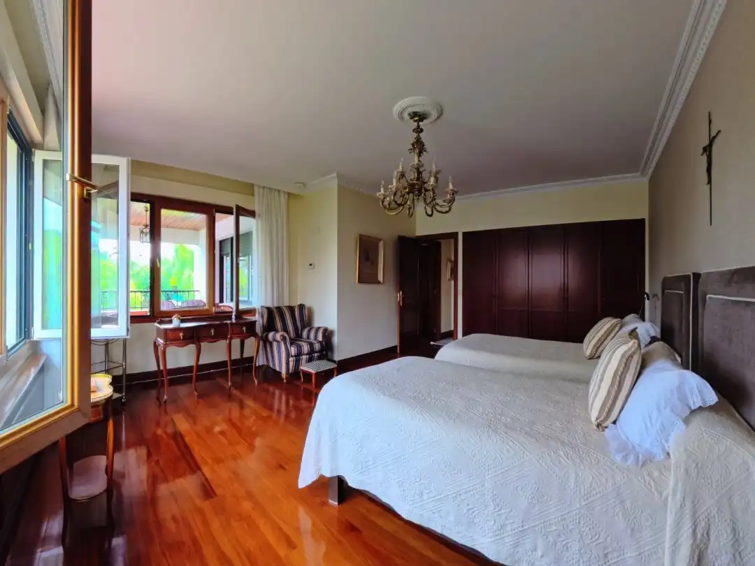 Habitación de Casa o chalet en venta en Leioa con Calefacción, Jardín privado y Parquet