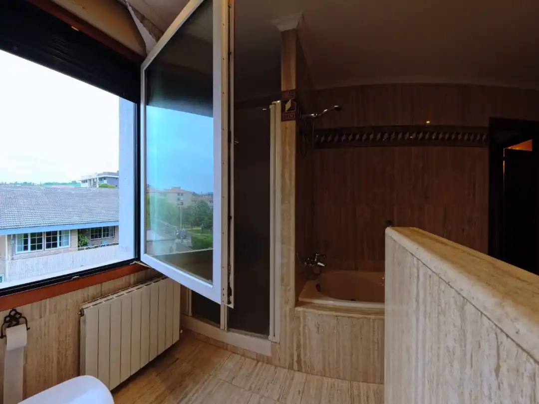 Baño de Casa o chalet en venta en Leioa con Calefacción, Jardín privado y Parquet