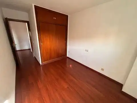 Pis de lloguer a Calle Tomás Echeverría, 7, Parque Ayala - Jardín de la Abadía - Huelín Dormitori de Pis de lloguer en Málaga amb Aire condicionat, Parquet i Traster
