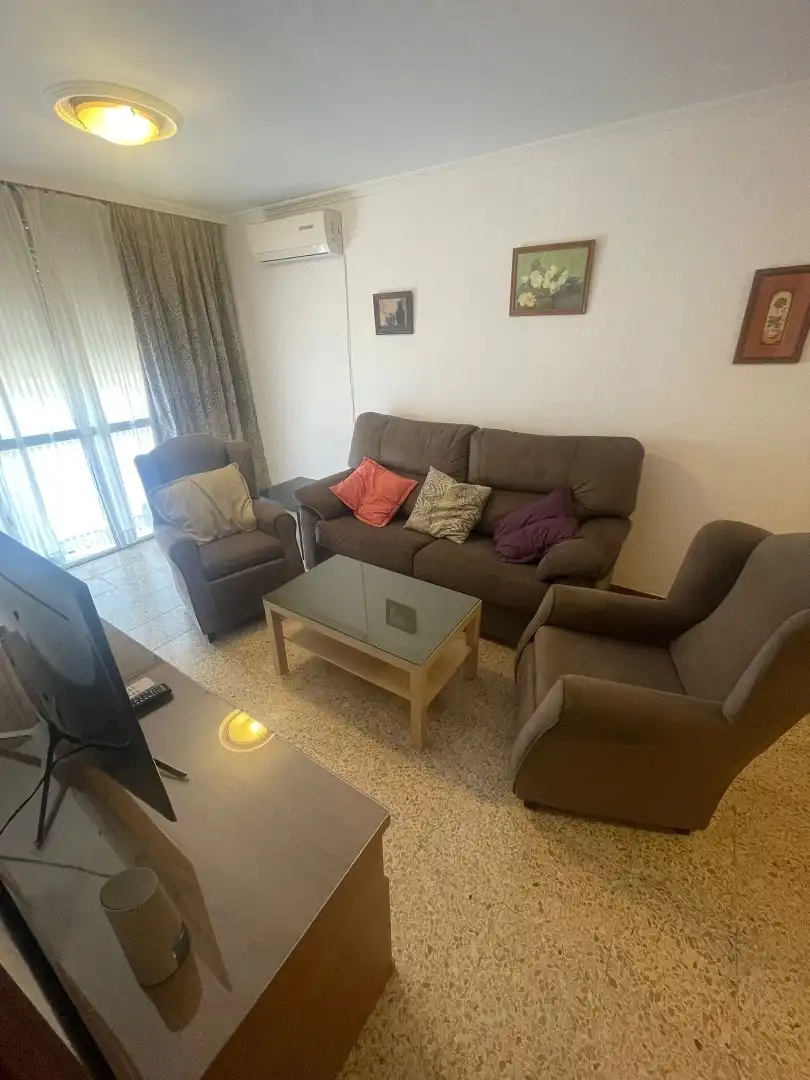 Piso de alquiler en Calle Séneca, 4, Centro Sala de estar de Piso de alquiler en Montequinto con Aire acondicionado, Calefacción y Amueblado