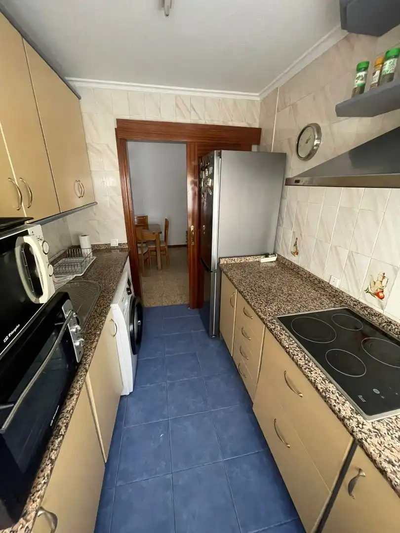 Piso de alquiler en Calle Séneca, 4, Centro Cocina de Piso de alquiler en Montequinto con Aire acondicionado, Calefacción y Amueblado