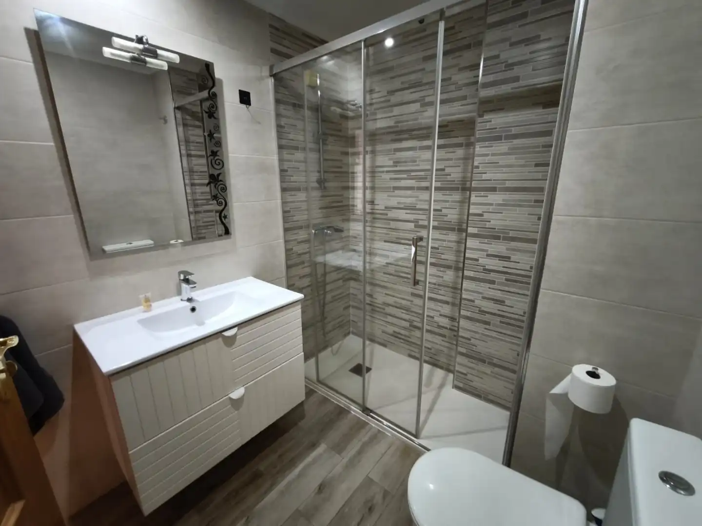 Flat for sale in Calle de Castilla la Vieja, 11, La Serna Bathroom of Flat for sale in Fuenlabrada