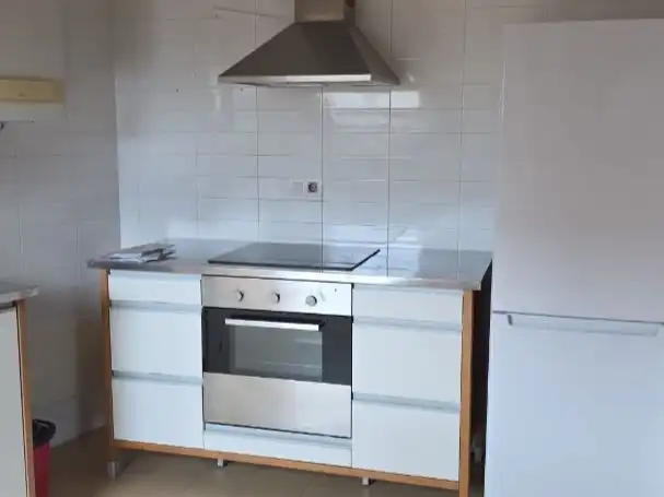 Wohnung zur Miete in Calle José Felipe Quijano, 4, Centro Küche von Wohnung zur Miete in Torrelavega mit Heizung, Parkett und Balkon