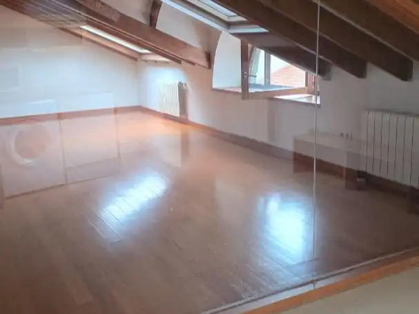 Wohnung zur Miete in Calle José Felipe Quijano, 4, Centro Wohnung zur Miete in Torrelavega mit Heizung, Parkett und Balkon