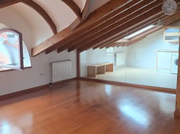Wohnung zur Miete in Calle José Felipe Quijano, 4, Centro Wohnung zur Miete in Torrelavega mit Heizung, Parkett und Balkon