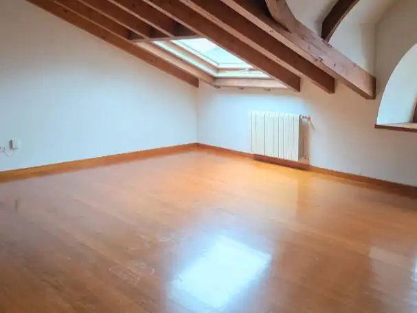 Wohnung zur Miete in Calle José Felipe Quijano, 4, Centro Wohnung zur Miete in Torrelavega mit Heizung, Parkett und Balkon