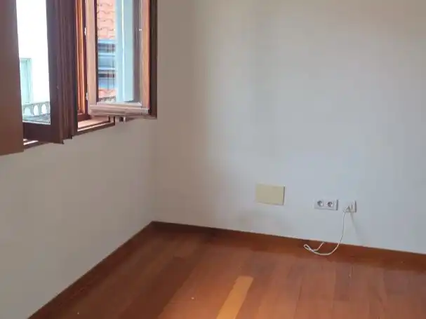 Wohnung zur Miete in Calle José Felipe Quijano, 4, Centro Schlafzimmer von Wohnung zur Miete in Torrelavega mit Heizung, Parkett und Balkon