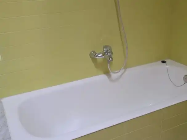 Wohnung zur Miete in Calle José Felipe Quijano, 4, Centro Badezimmer von Wohnung zur Miete in Torrelavega mit Heizung, Parkett und Balkon