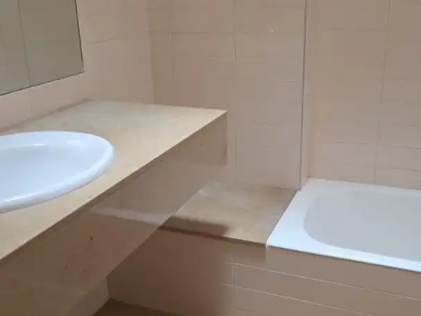 Wohnung zur Miete in Calle José Felipe Quijano, 4, Centro Badezimmer von Wohnung zur Miete in Torrelavega mit Heizung, Parkett und Balkon