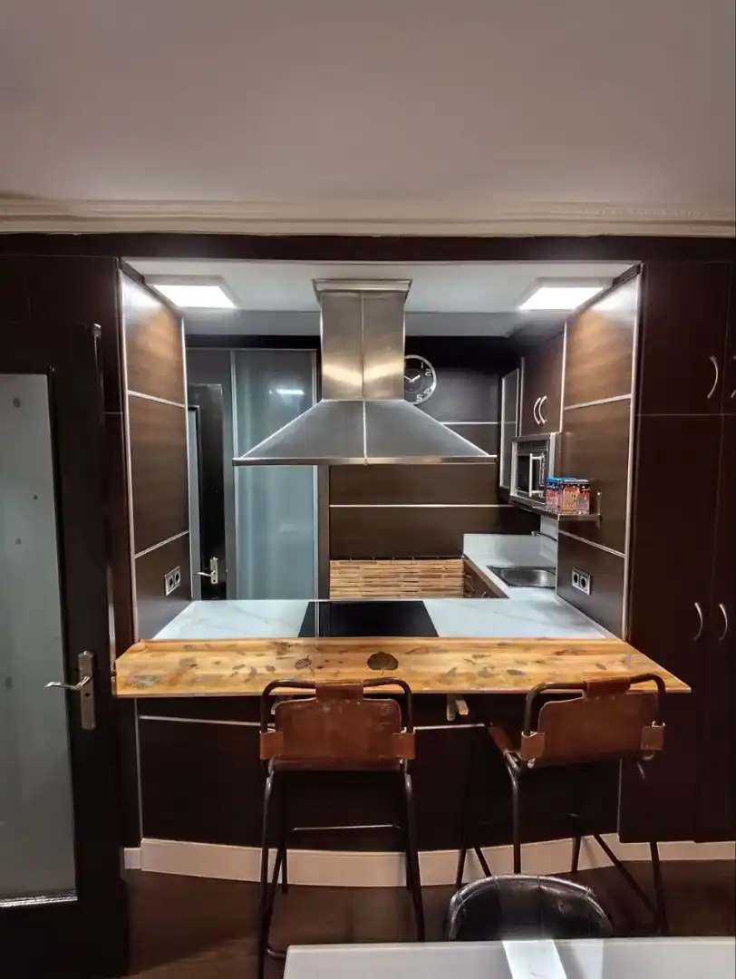 Cocina de Piso de alquiler en Oleiros con Calefacción, Parquet y Amueblado