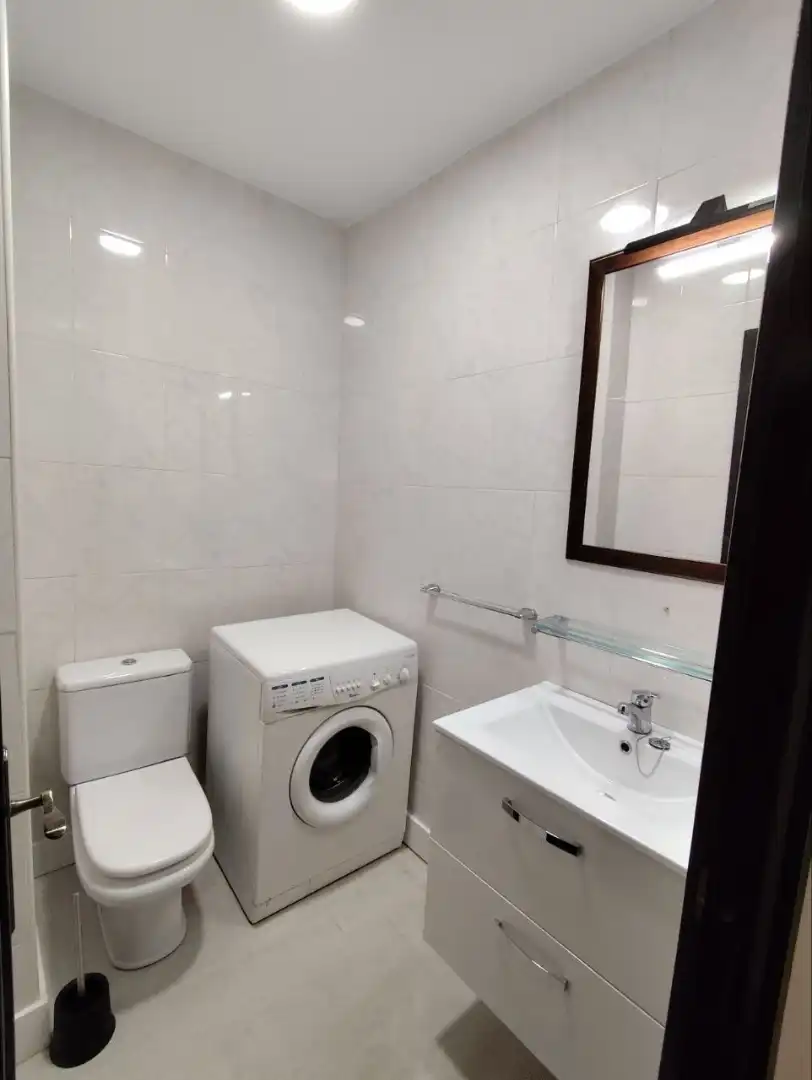 Baño de Piso de alquiler en Oleiros con Calefacción, Parquet y Amueblado