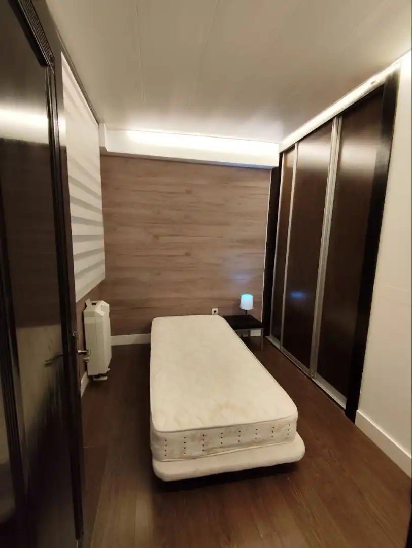 Habitación de Piso de alquiler en Oleiros con Calefacción, Parquet y Amueblado