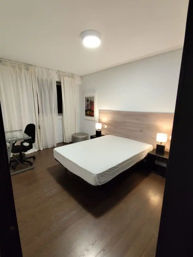 Habitación de Piso de alquiler en Oleiros con Calefacción, Parquet y Amueblado