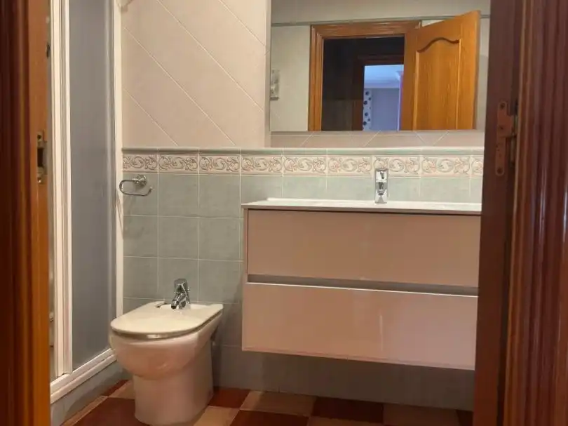 Pis de lloguer a Carrer Col·legi, 22, La Bordeta Bany de Pis de lloguer en Lleida amb Aire condicionat, Calefacció i Parquet