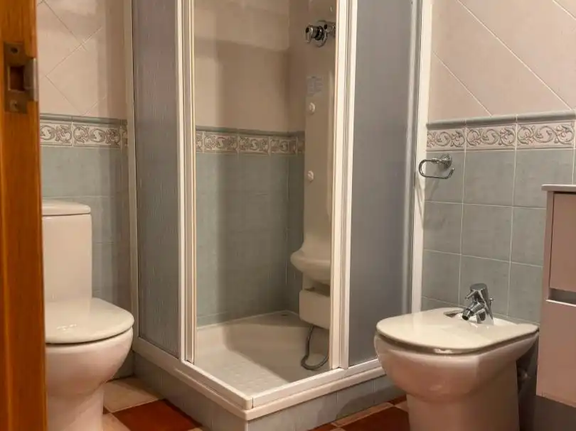 Pis de lloguer a Carrer Col·legi, 22, La Bordeta Bany de Pis de lloguer en Lleida amb Aire condicionat, Calefacció i Parquet