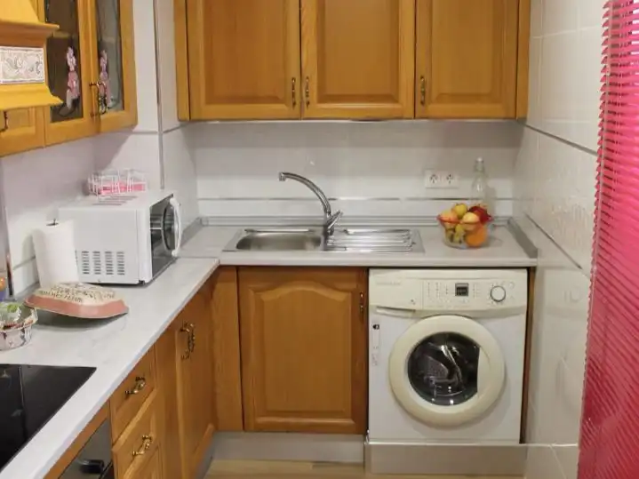 Piso de alquiler en Pasaje Escritor Narbona, 5, Huerta de la Reina - Trassierra Cocina de Piso de alquiler en Córdoba con Aire acondicionado, Calefacción y Terraza