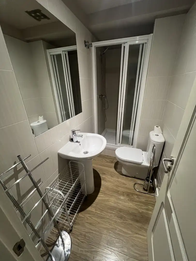 Baño de Apartamento de alquiler en Burgos Capital con Balcón