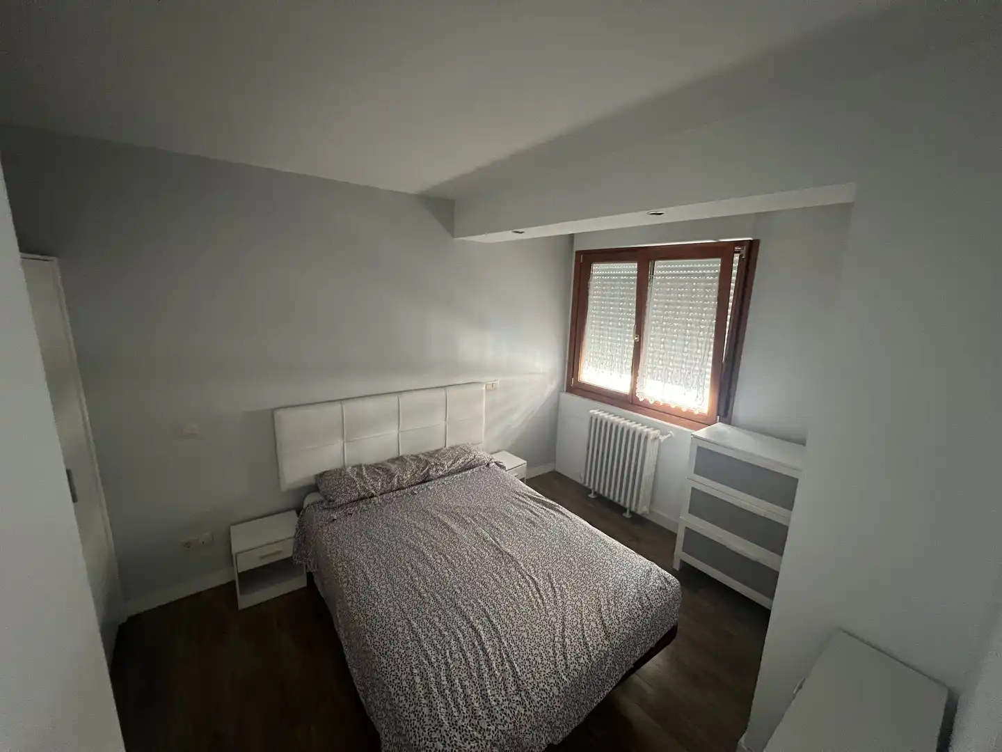 Habitación de Apartamento de alquiler en Burgos Capital con Balcón