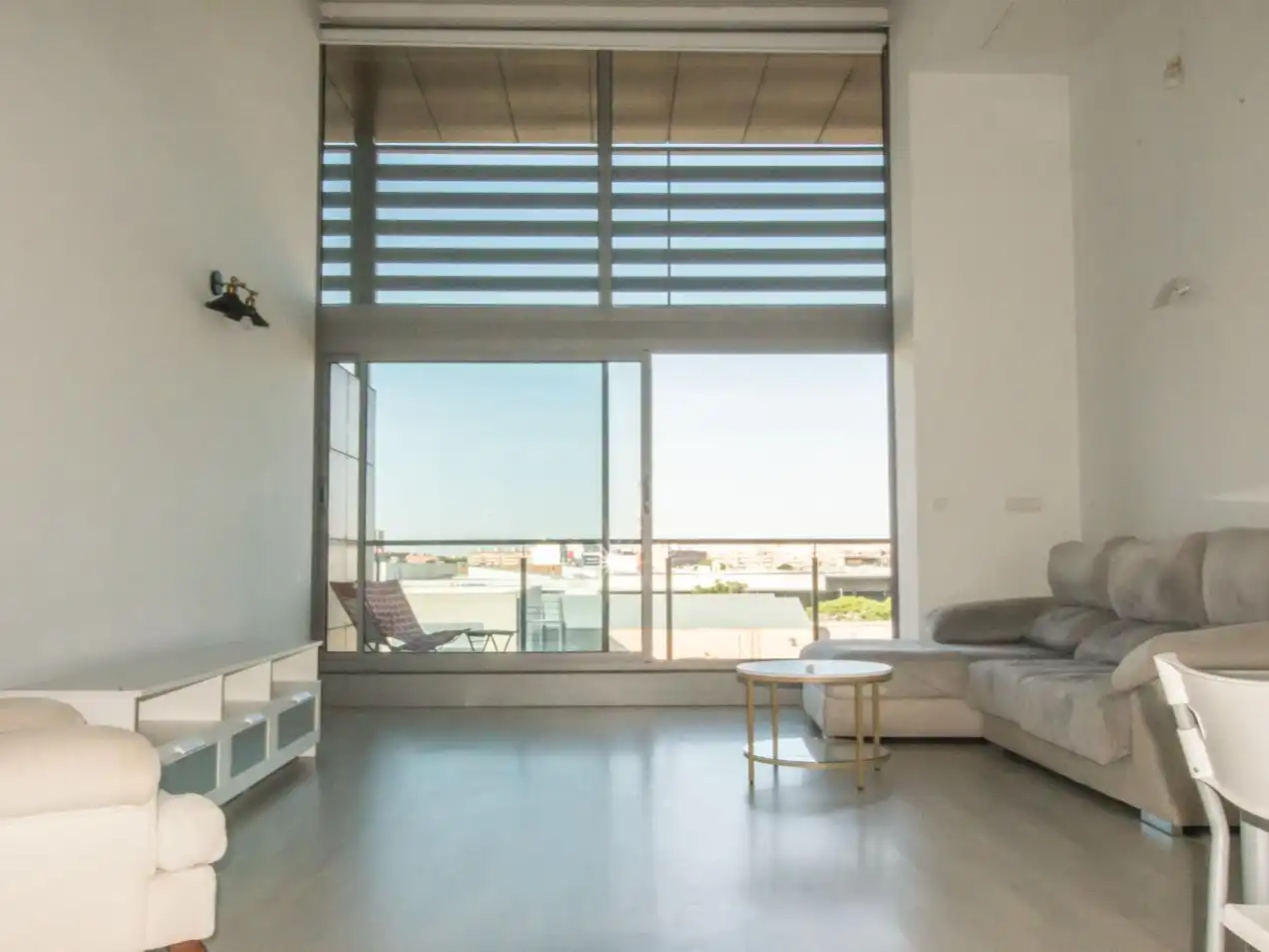Dachboden zur Miete in Carrer de la Creu Roja, 1, Vara de Quart Wohnzimmer von Dachboden zur Miete in Valencia mit Klimaanlage, Parkett und Terrasse