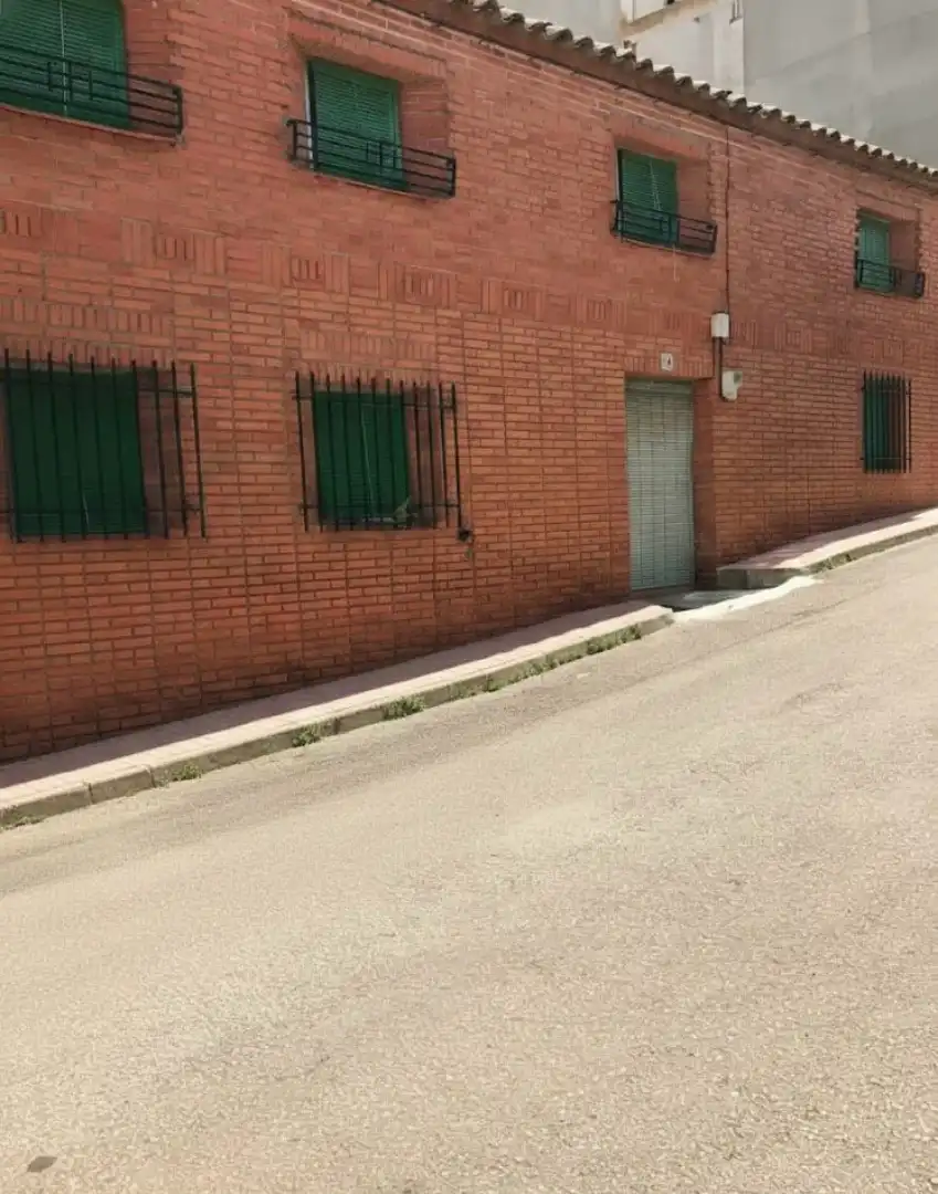 Casa adosada en venta en Calle Cervantes A, 14, Alhambra Parking de Casa adosada en venta en Alhambra