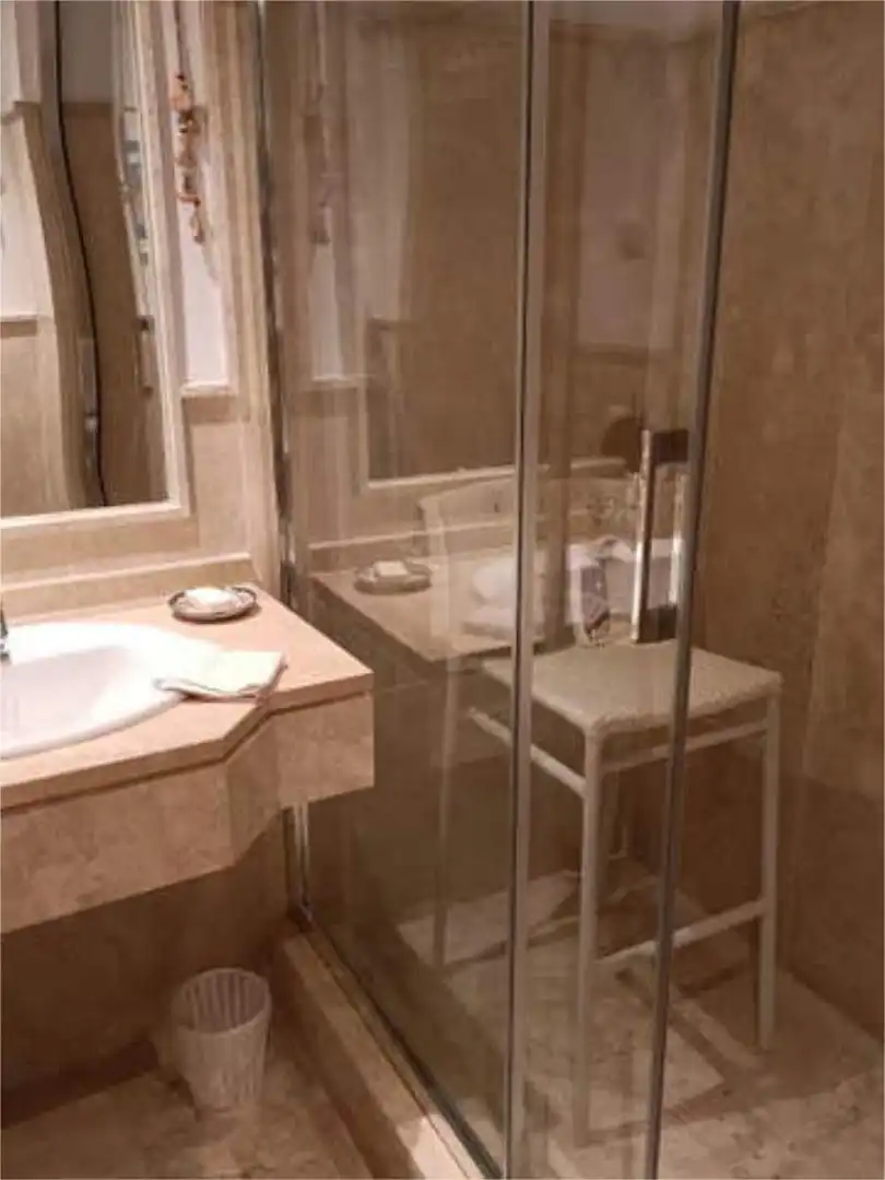 Apartamento en venta en Casares Golf - Casares del Sol Baño de Apartamento en venta en Casares con Terraza y Piscina