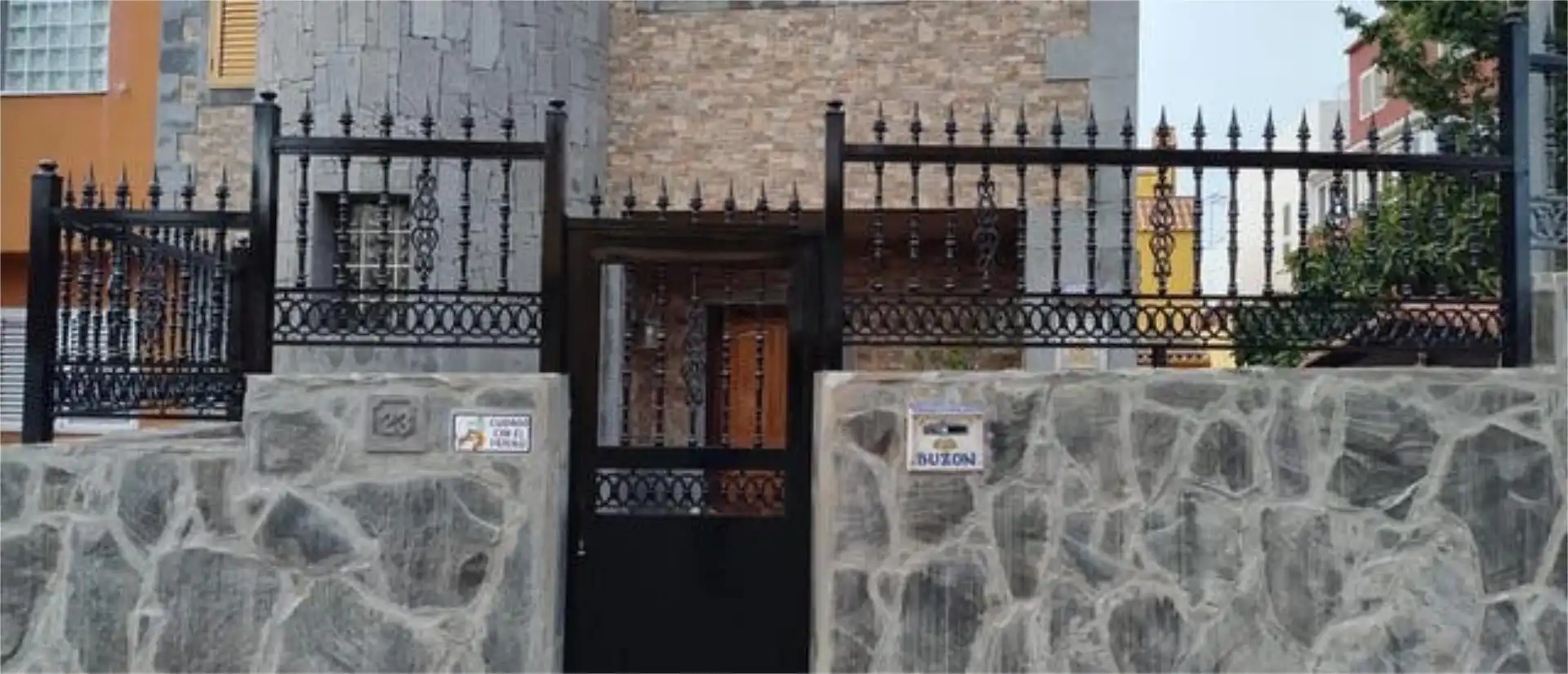 Casa adosada en venta en Los Castillos Vista exterior de Casa adosada en venta en Arucas con Jardín privado, Terraza y Trastero