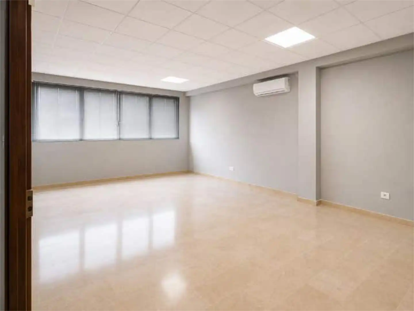 Office for rent in Sector Sur Office for rent in Córdoba with Air Conditioner