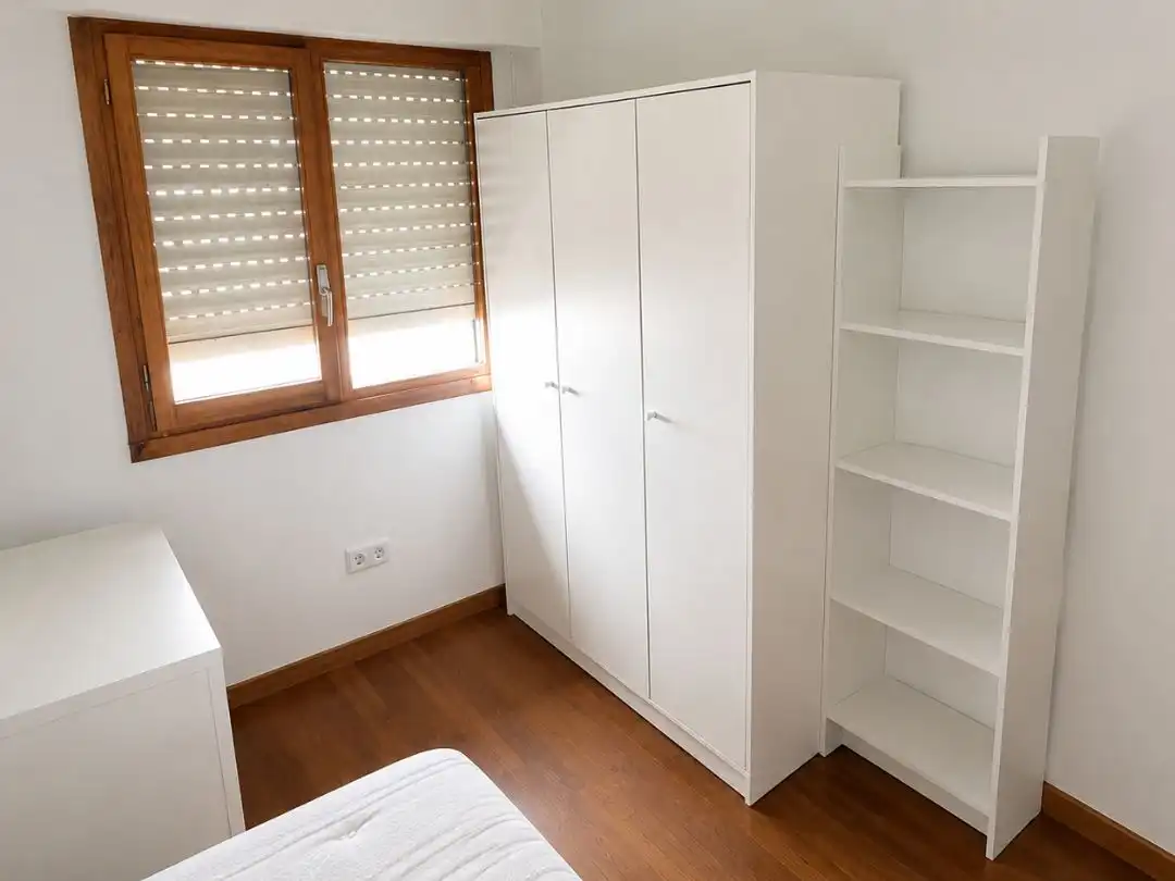 Habitación en Calle Fuentebella, 44, Fuentebella -San Felix - El Leguario Habitación de Piso para compartir en Parla con Calefacción, Parquet y Amueblado