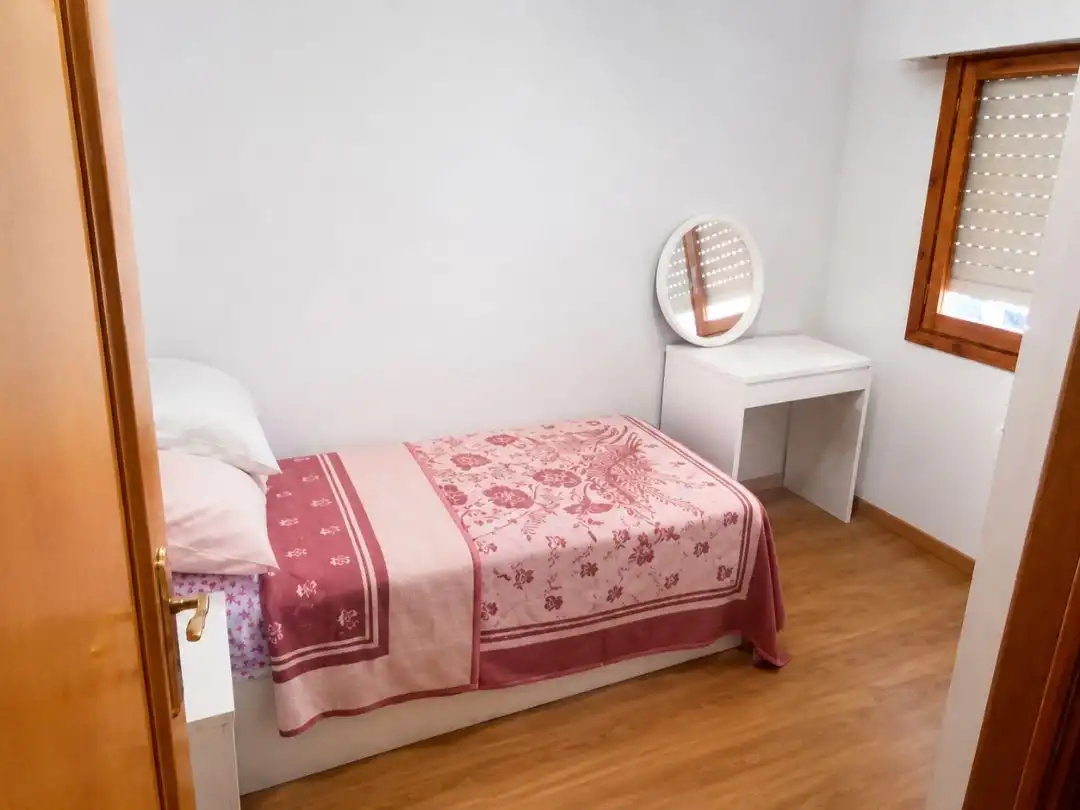 Habitación en Calle Fuentebella, 44, Fuentebella -San Felix - El Leguario Habitación de Piso para compartir en Parla con Calefacción, Parquet y Amueblado
