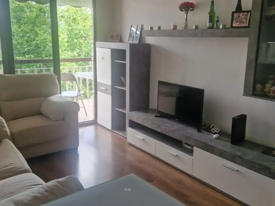 Habitación en Calle Fuentebella, 44, Fuentebella -San Felix - El Leguario Sala de estar de Piso para compartir en Parla con Calefacción, Parquet y Amueblado