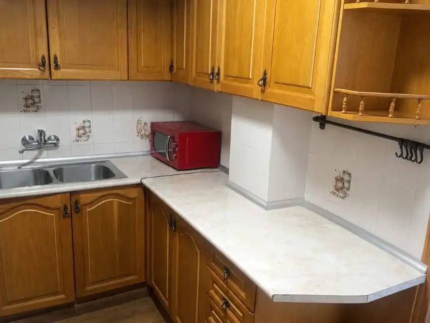 Habitación en Calle Fuentebella, 44, Fuentebella -San Felix - El Leguario Cocina de Piso para compartir en Parla con Calefacción, Parquet y Amueblado