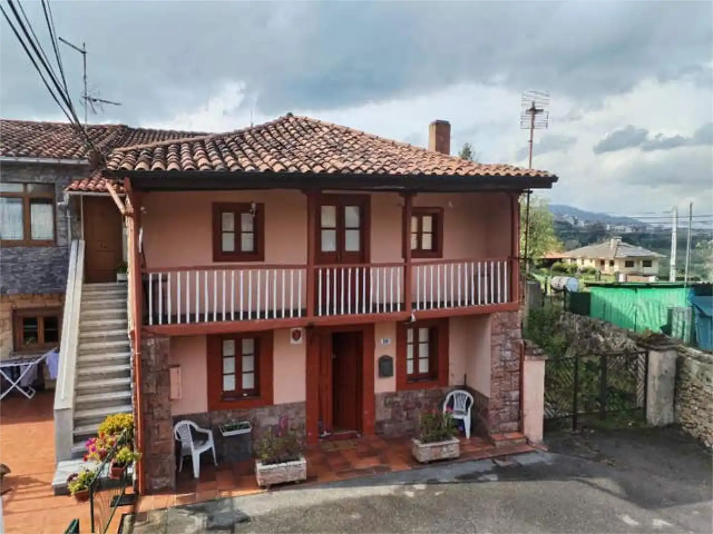 Vista exterior de Casa o chalet en venta en Oviedo  con Terraza