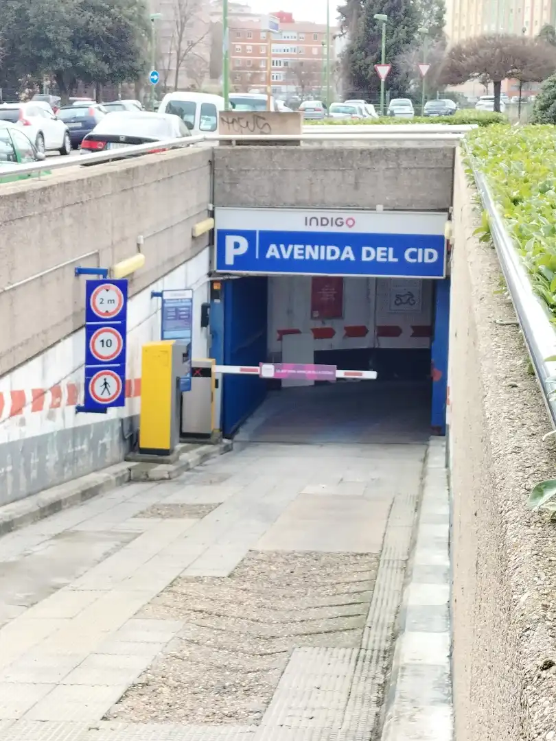 Garaje de alquiler en Calle José María de la Puente, 2, Los Vadillos - R. Sanitaria - Pozanos Parking de Garaje de alquiler en Burgos