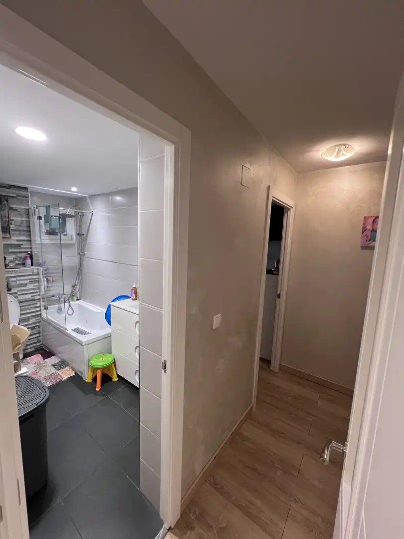 Badezimmer von Wohnung zum Verkauf in  Madrid Capital mit Klimaanlage und Balkon