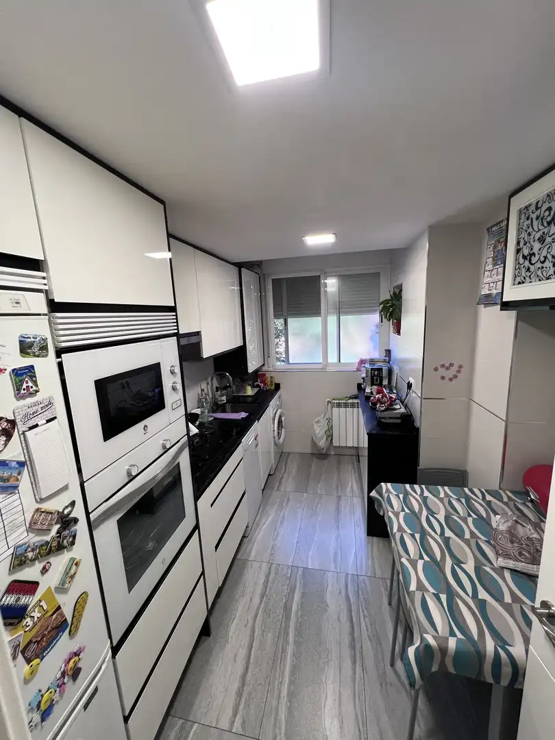 Küche von Wohnung zum Verkauf in  Madrid Capital mit Klimaanlage und Balkon