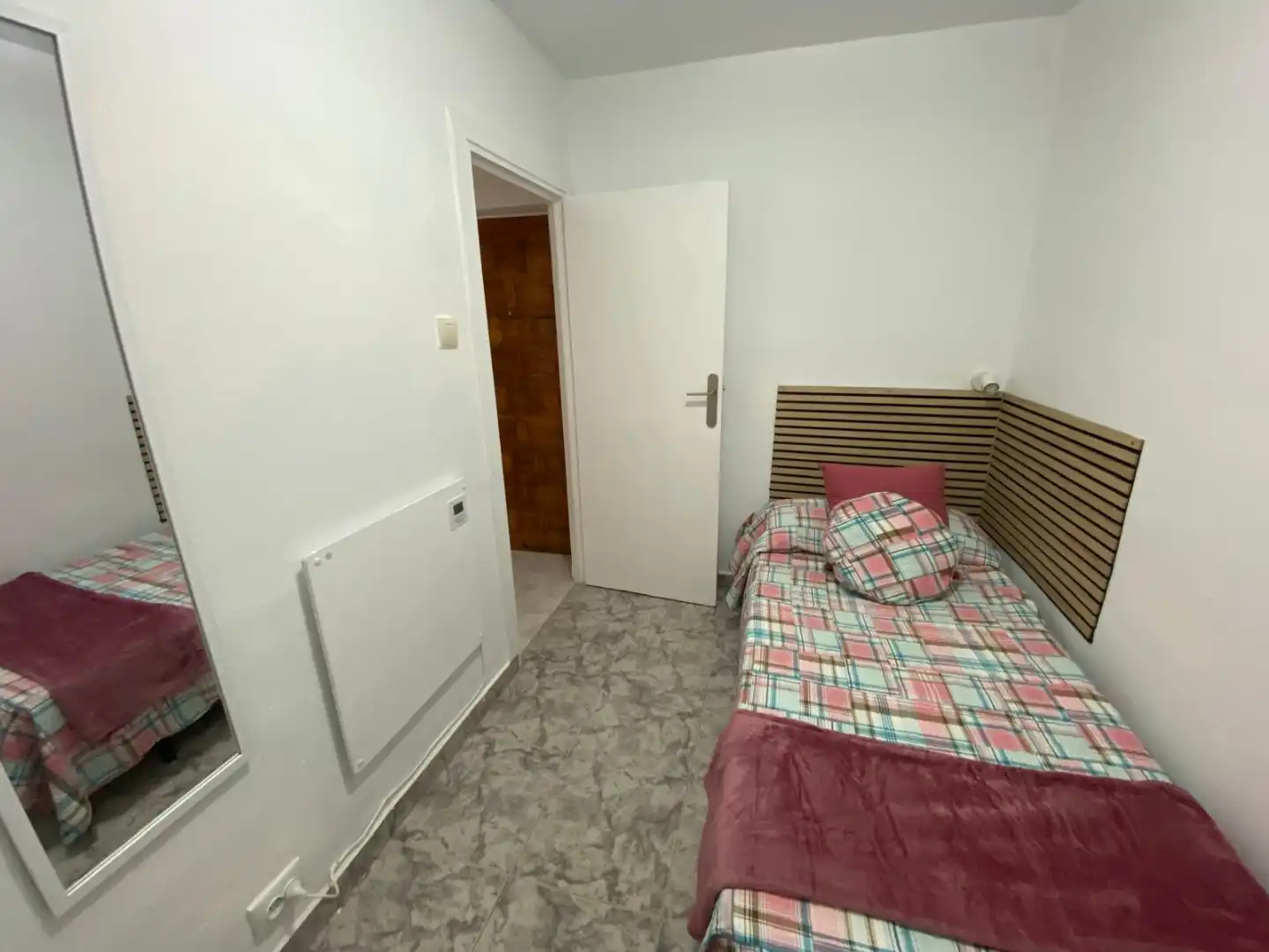 Piso de alquiler en Calle Inés de Suárez, 2, Los Pinos - El Pilar Habitación de Piso de alquiler en Plasencia con Aire acondicionado