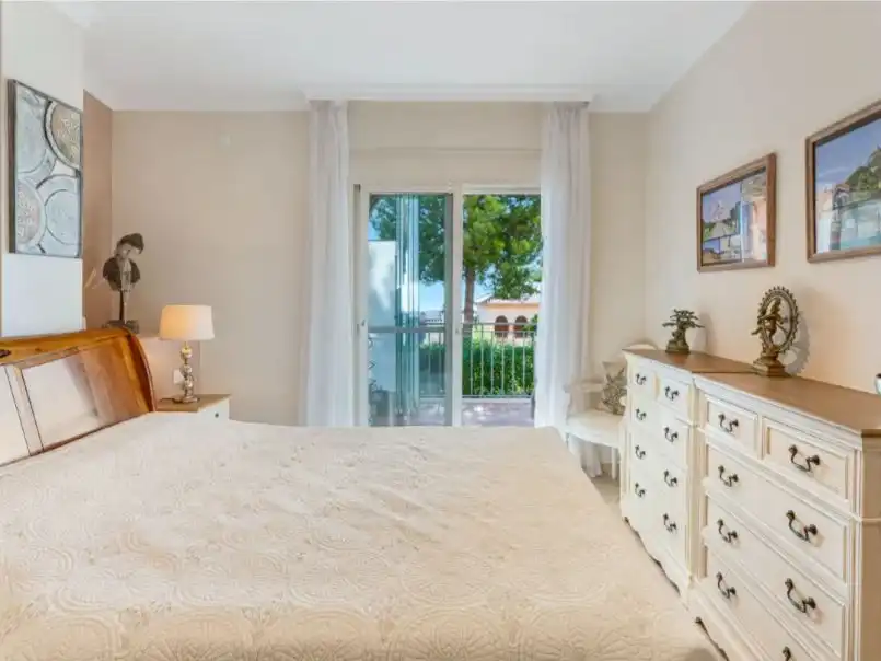 Apartamento en venta en Calle Clara Campoamor, 4b, La Mairena Habitación de Apartamento en venta en Ojén con Aire acondicionado, Terraza y Piscina