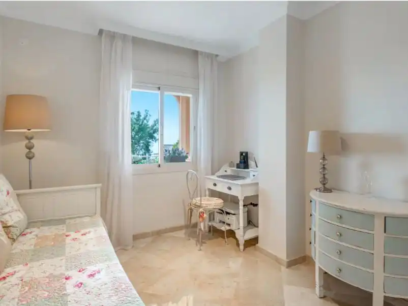 Apartamento en venta en Calle Clara Campoamor, 4b, La Mairena Habitación de Apartamento en venta en Ojén con Aire acondicionado, Terraza y Piscina