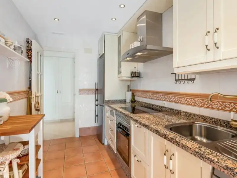 Apartamento en venta en Calle Clara Campoamor, 4b, La Mairena Cocina de Apartamento en venta en Ojén con Aire acondicionado, Terraza y Piscina