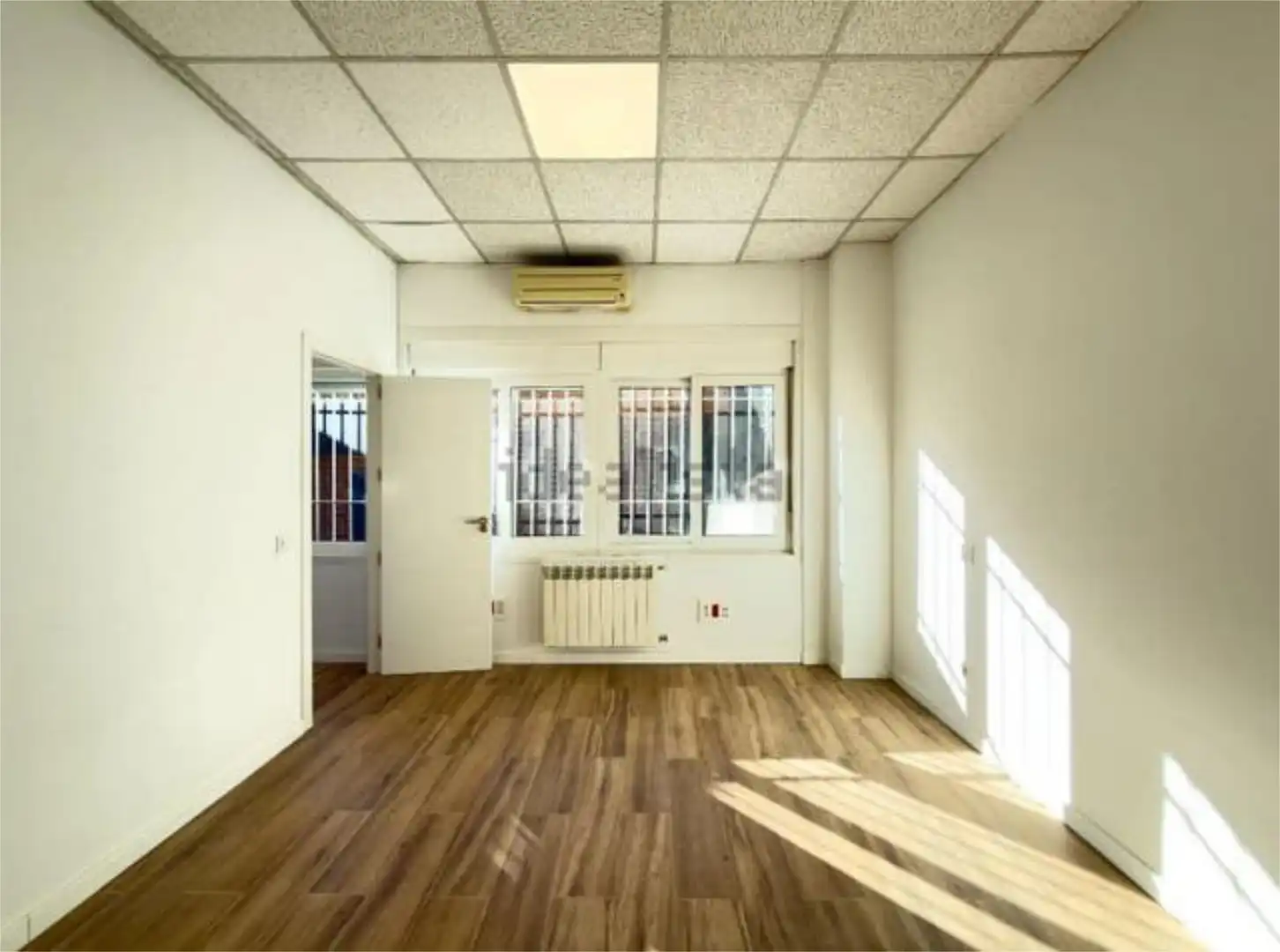 Office for rent in Ciudad Universitaria Office for rent in Madrid with Air Conditioner