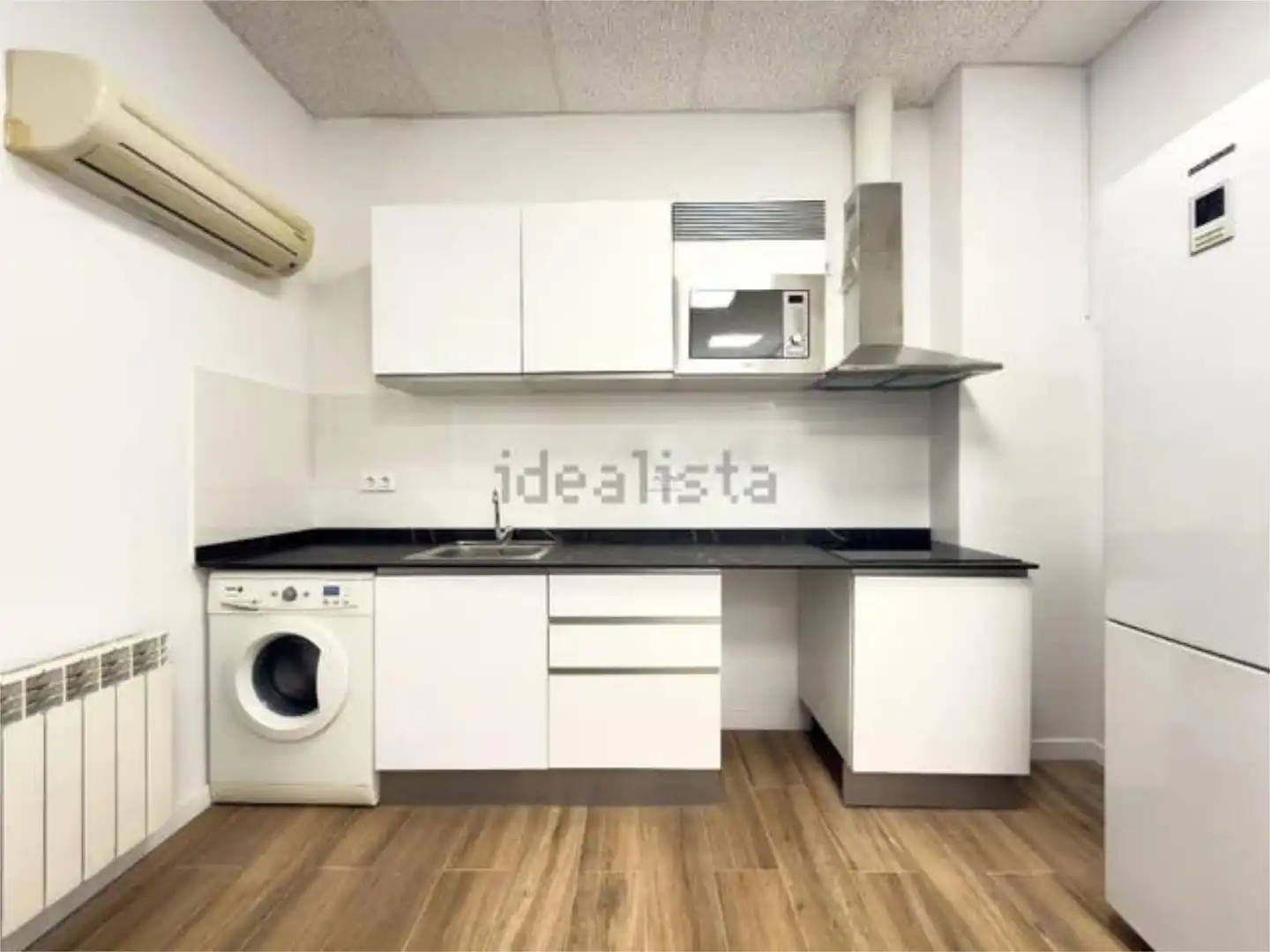 Office for rent in Ciudad Universitaria Kitchen of Office for rent in Madrid with Air Conditioner
