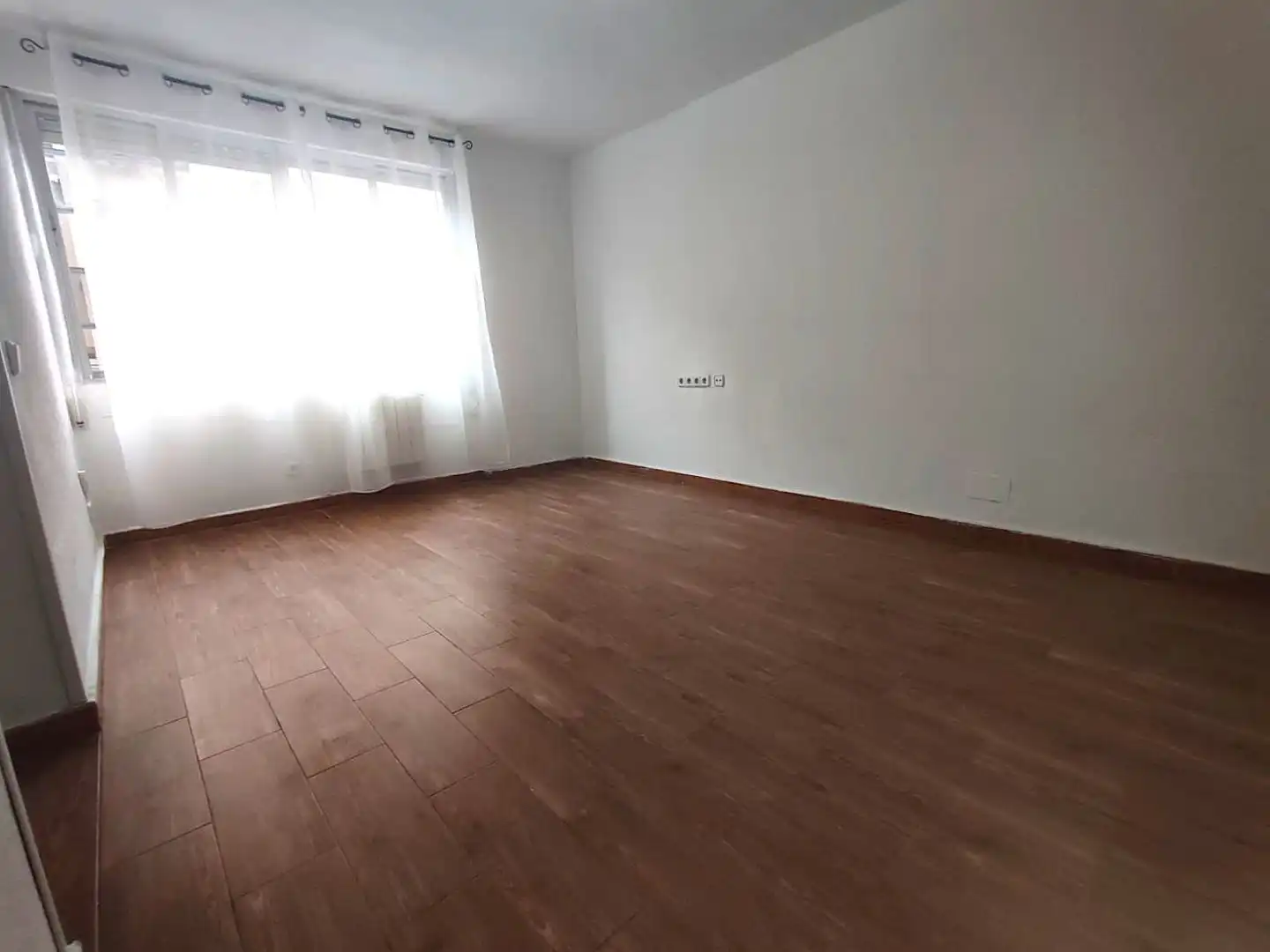 Piso en venta en Apóstol Santiago Habitación de Piso en venta en Madrid con Calefacción