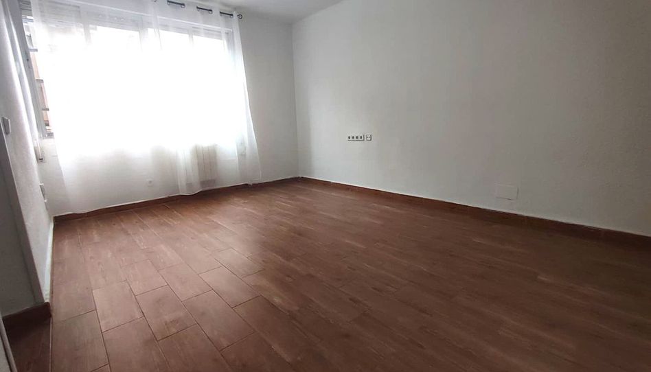 Piso en venta en Apóstol Santiago, Madrid Capital - imagen 1 Foto 1 de Piso en venta en Apóstol Santiago, Madrid Capital