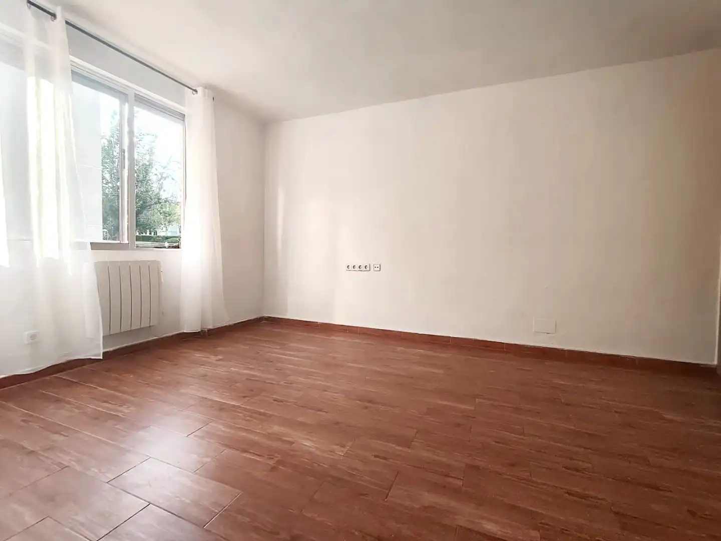 Piso en venta en Apóstol Santiago Habitación de Piso en venta en Madrid con Calefacción