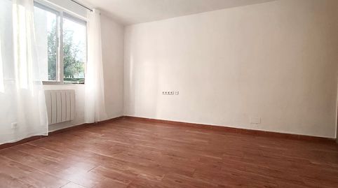 Piso en venta en Apóstol Santiago, Madrid Capital - imagen 2 Foto 2 de Piso en venta en Apóstol Santiago, Madrid Capital